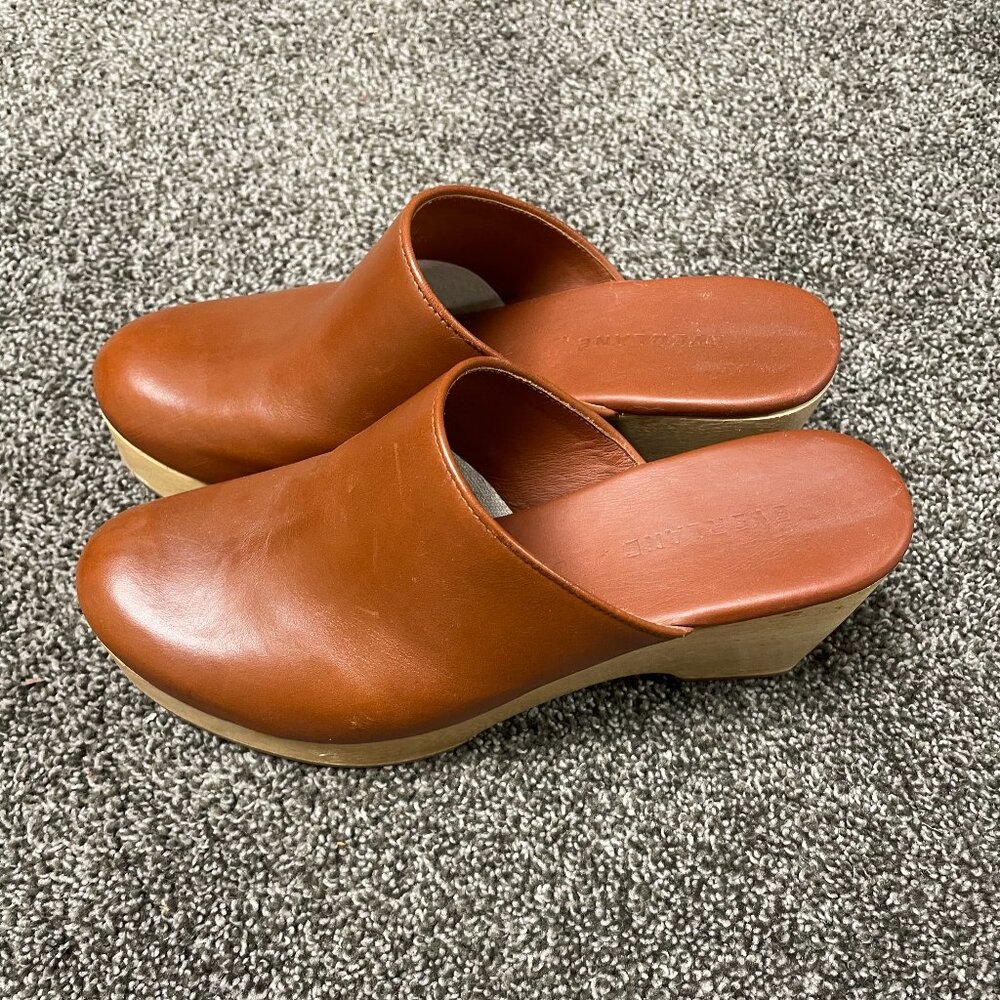 Everlane Leather Clogs in Cognac Brown